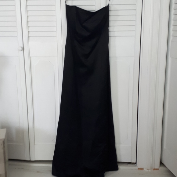Black formal dress. Laundry by Shelli Segal - Picture 1 of 3